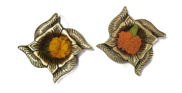 Pure Brass Swastik Dipak(Diya) for Home Temple & Diwali Swastik Style Diya Decorative Showpiece Diya Deepak Oil Lamp, Glossy Antique, 1 Piece (M, 1)